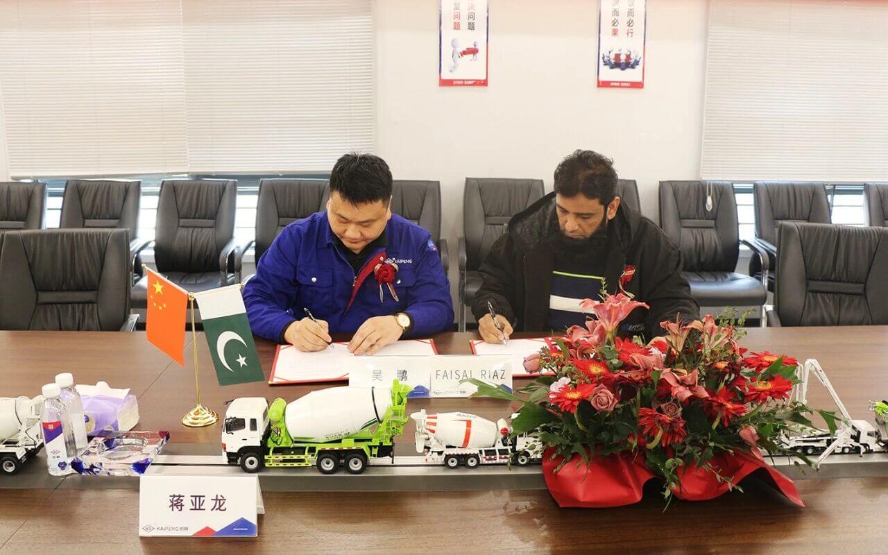 【KT世界·世界KT】热烈祝贺常州凯鹏与巴基斯坦RIAZ&SONS公司签约仪式圆满成功